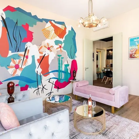 Beautiful Bourgeois Near Palais And Beaches