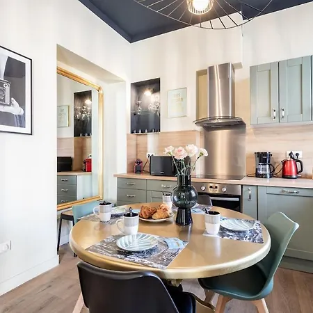 Beautiful Bourgeois Near Palais And Beaches Apartment